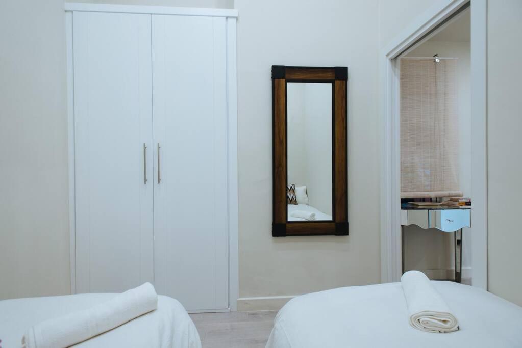 Selecta Elegante Y Centrico Apartamento Seville Luaran gambar